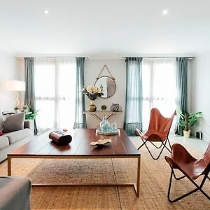 https://3-bedrooms-3-bathrooms-furnished-arenal-luxury.es-andalucia.com