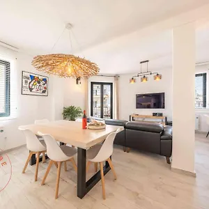 stijlvol-adults-only-apartment-in-malaga-centro.1costadelsol.com/